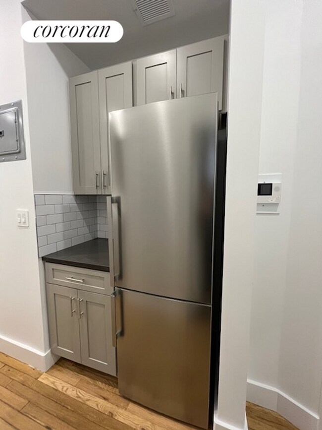 Foto del edificio - 128 E 83rd St