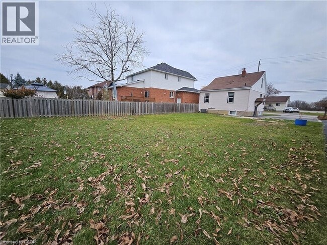 Photo du bâtiment - 1356 Upper Wellington St
