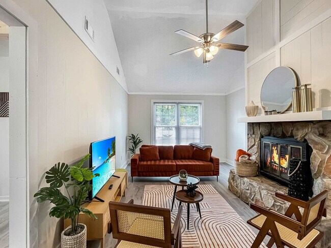 Foto del edificio - 1224 Crawford Way