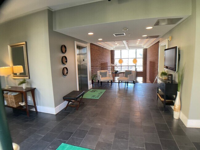 Foto del edificio - Upscale Condo in Popular Davis Park!