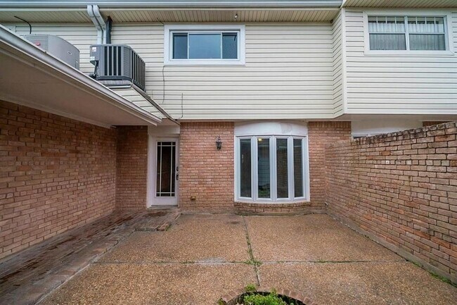 Foto del edificio - 1411 Ramada Dr