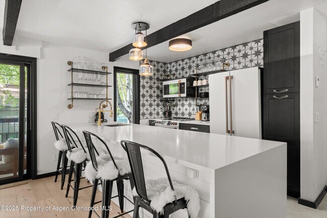 Foto del edificio - 35 Upper Woodbridge Rd