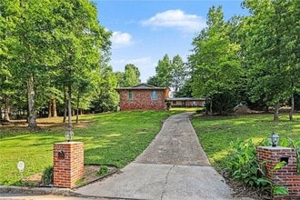 Building Photo - 3084 Green Valley Dr