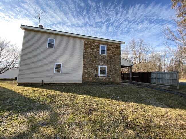 Building Photo - 256 E Evergreen Rd