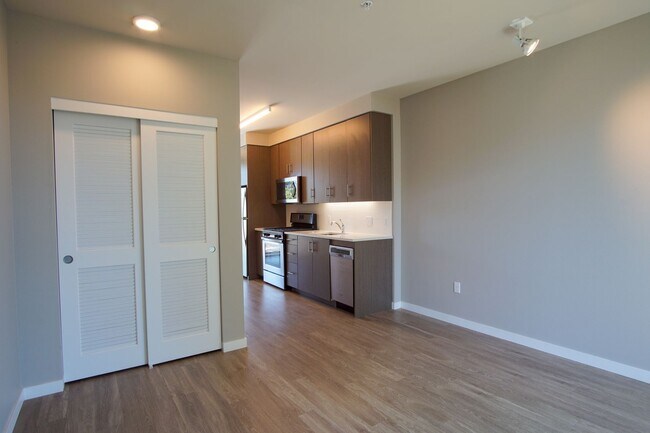 Foto del edificio - Sellwood 3rd Floor-Studio w W/D Ready Late...