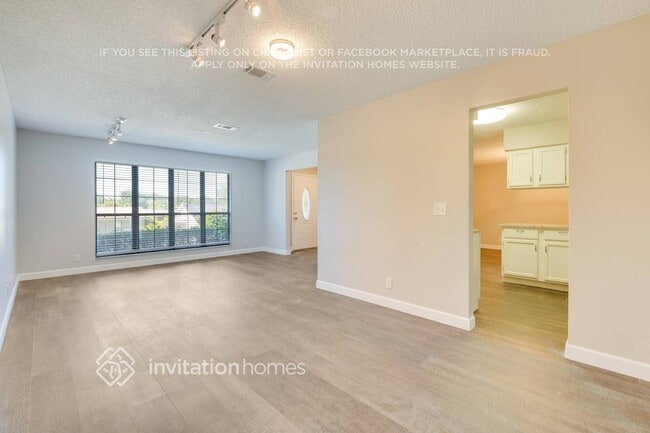 Foto del edificio - 6241 Cranberry Ln E
