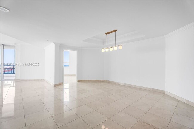 Building Photo - 848 Brickell Key Dr