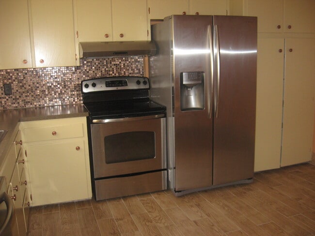 Building Photo - 5633 Parker St