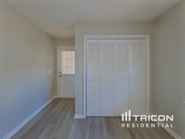 Foto del edificio - 327 Westridge Rd