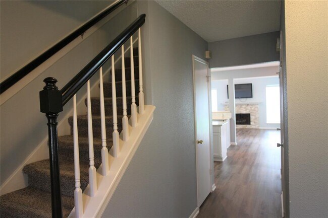 Foto del edificio - 4010 Spring Garden Dr