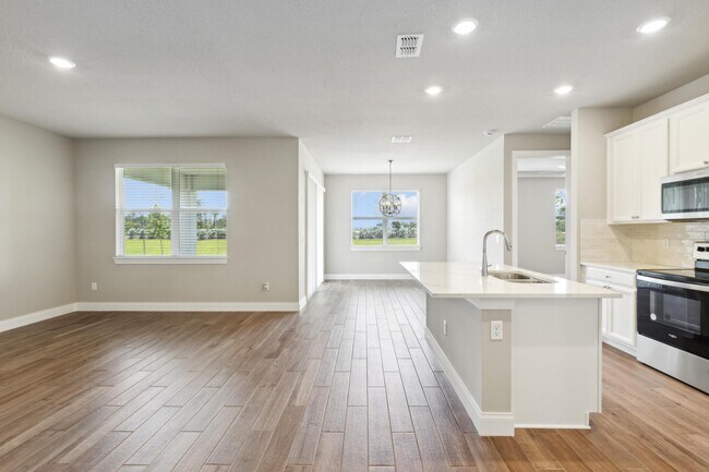 Foto del edificio - 6616 Cloverdale Ave