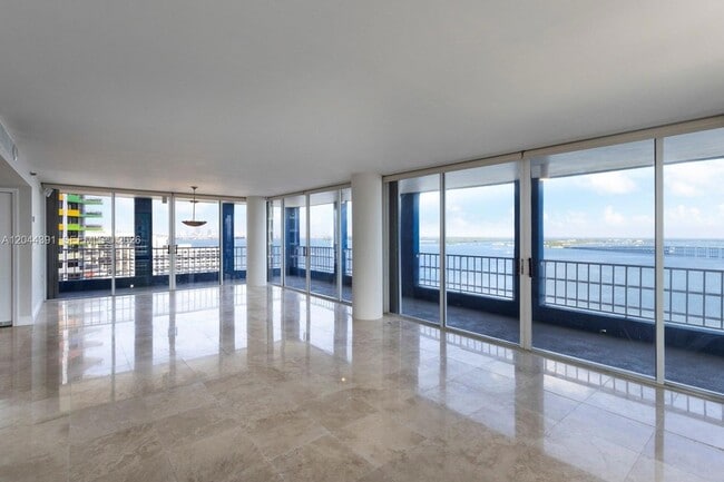 Foto del edificio - 1627 Brickell Ave