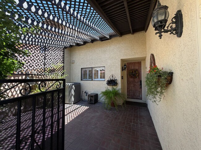 Foto del edificio - 607 E Palm Ave