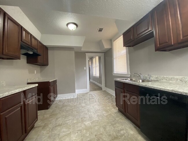 Building Photo - 1595 Waverly Ave