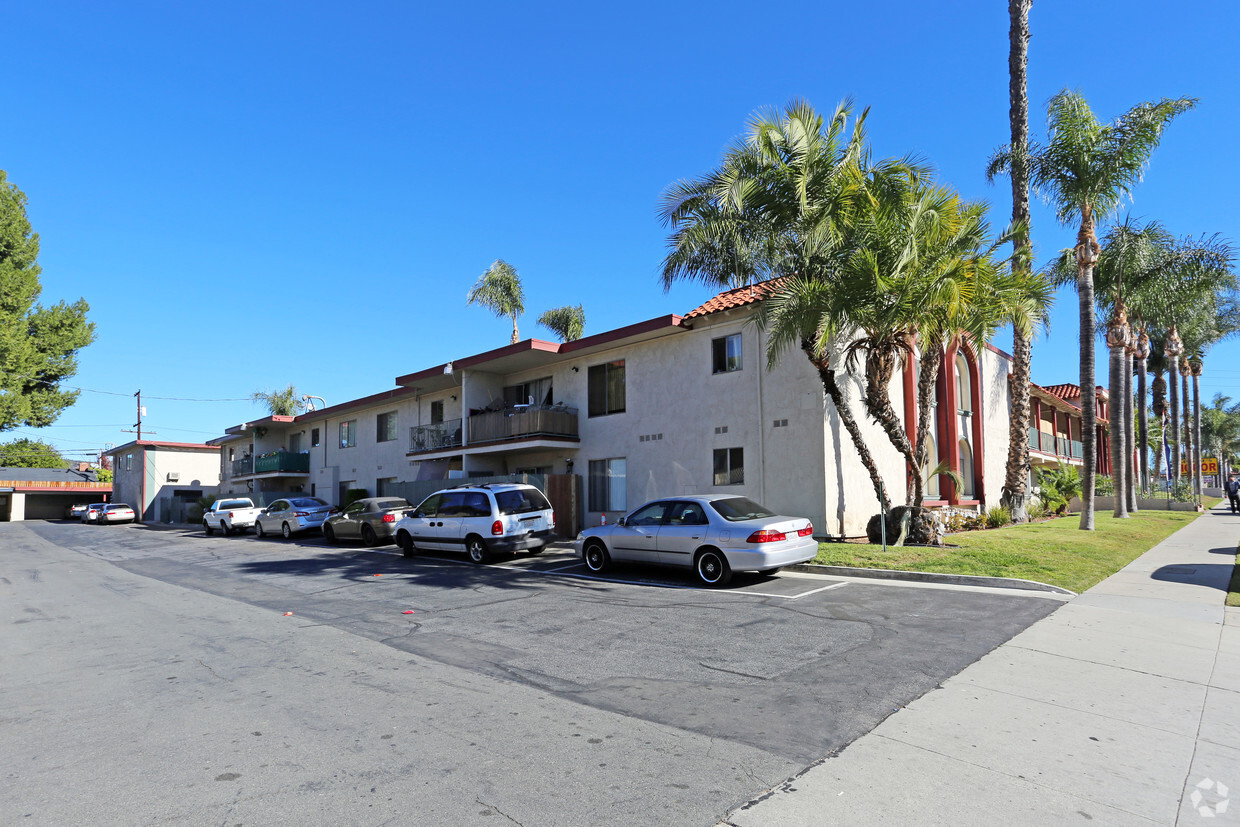 Building Photo - Vista Gardens