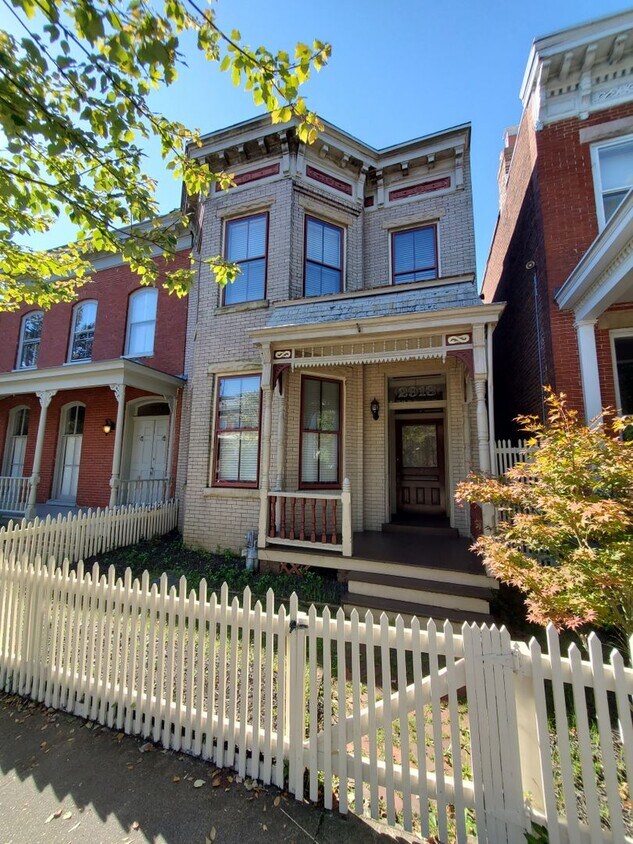 Foto principal - Spacious 2-Story Home In Historic Church H...