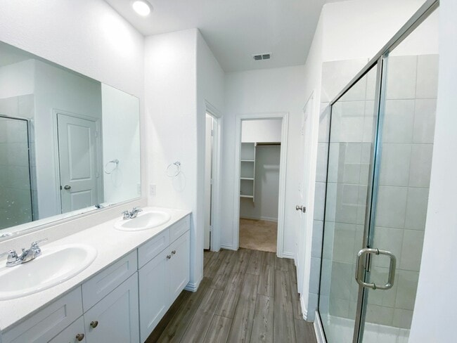Building Photo - 11452 White River Dr