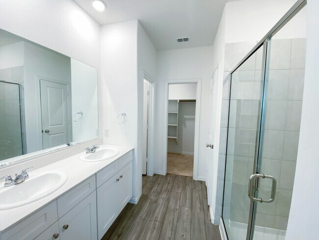 Foto del edificio - 11452 White River Dr