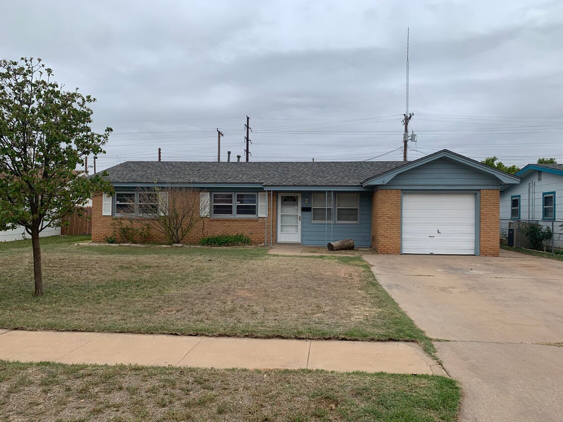 Primary Photo - 3 Bedroom Home Located Near Marsha Sharp A...