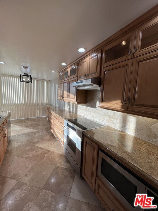 Foto del edificio - 320 N Maple Dr