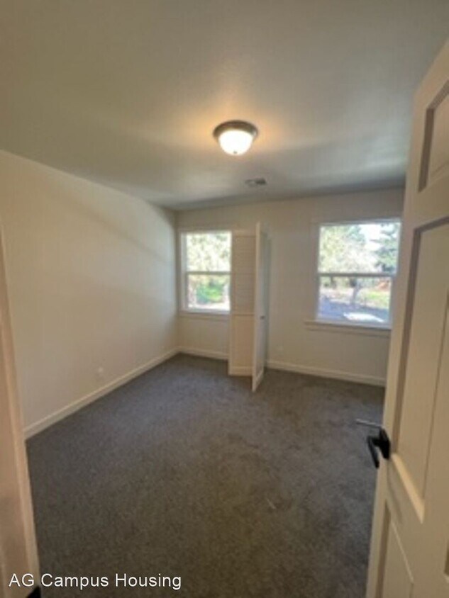 4 br, 2.5 bath House 594 River Loop 1 House Rental in Eugene, OR