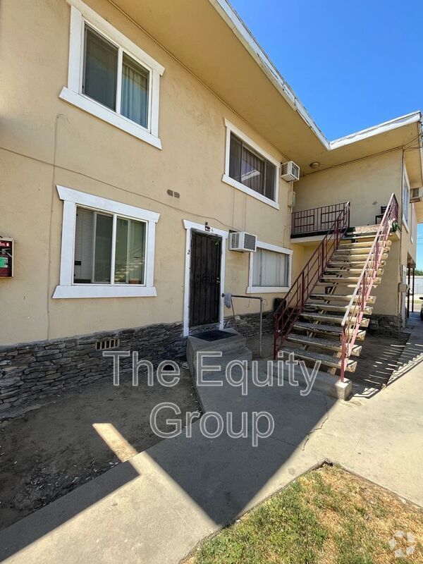 Building Photo - 570 S Richmond Ave