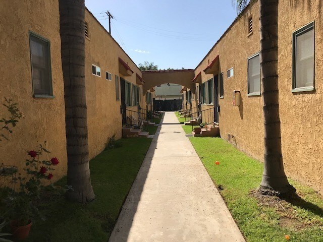 Foto del edificio - 924 E 3rd St