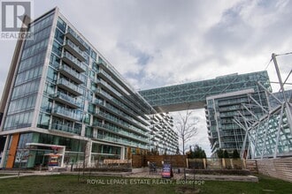 Building Photo - 39 Queens Quay E