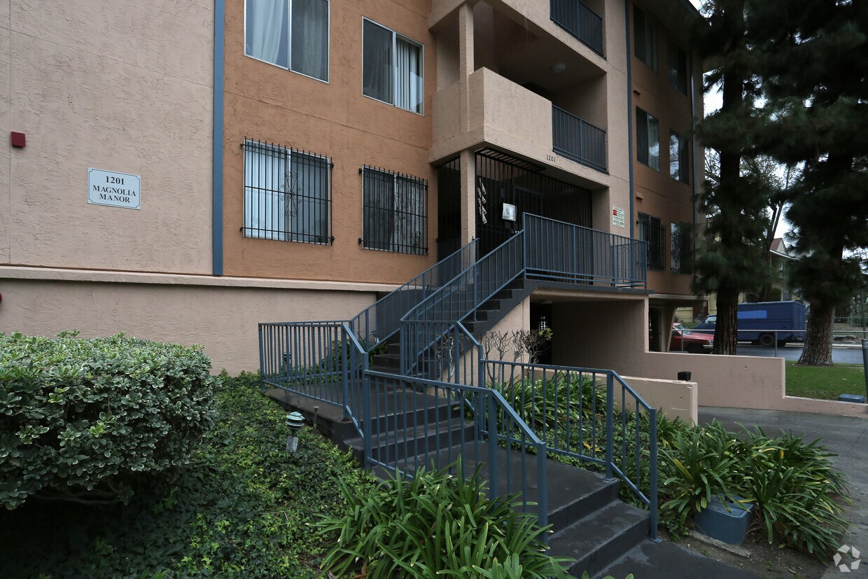Foto del edificio - 1201 Magnolia Ave
