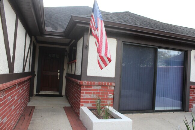 Building Photo - 2030 N Carpenter Rd