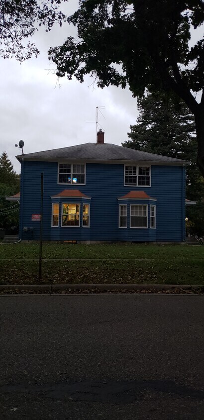 Building Photo - 233 Orchard St