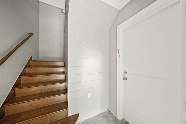 Building Photo - 520 Lovett Blvd