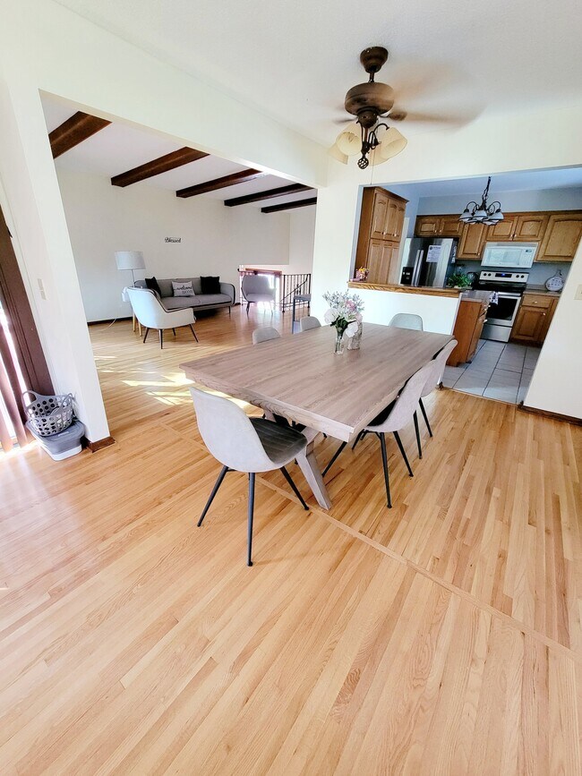 Foto del edificio - 5401 82nd Ave N