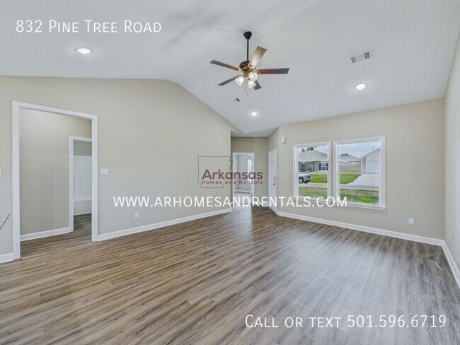 Foto del edificio - 832 Pine Tree Rd
