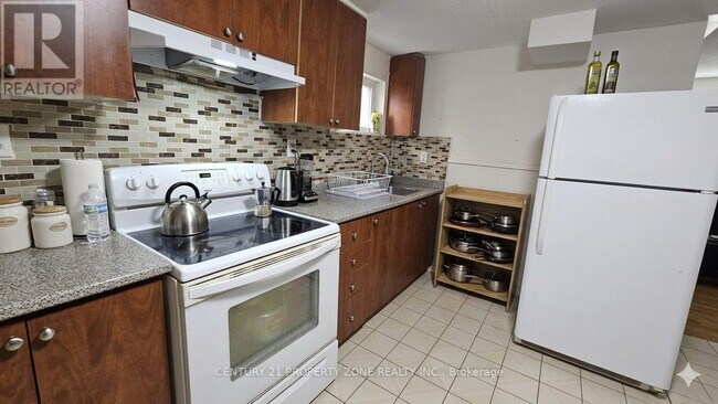 Building Photo - 32 Petunias Rd