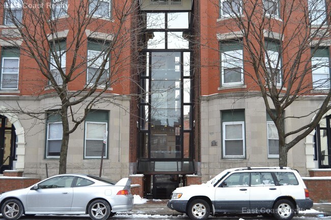 Foto del edificio - 10 Brainerd Rd