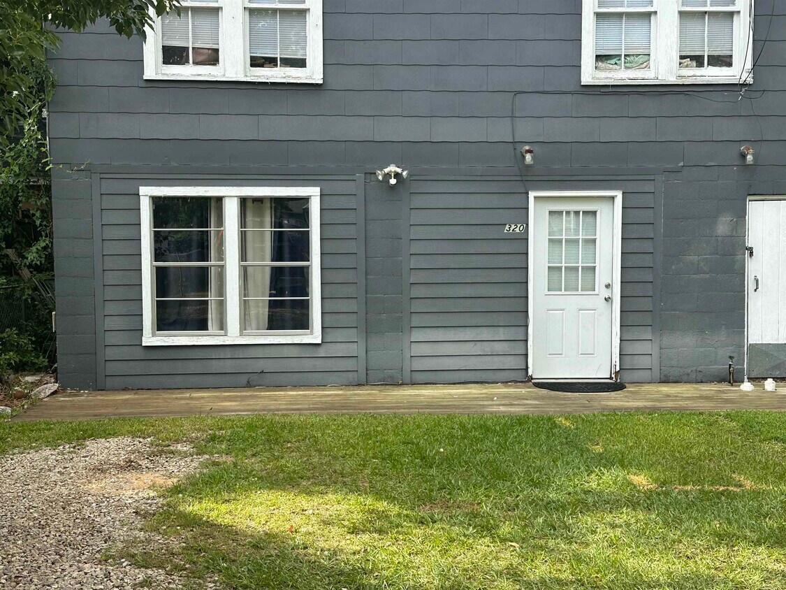 Primary Photo - 320 W 8th Ave