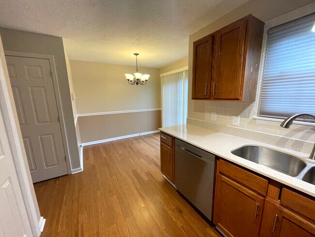 Building Photo - 108 Castle Creek Dr
