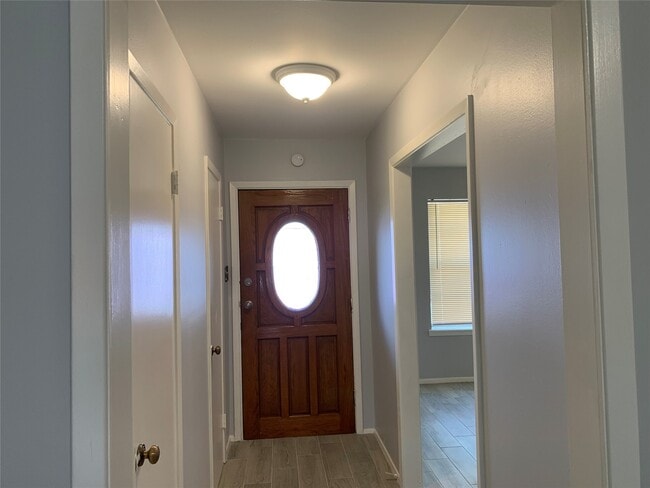 Foto del edificio - 11602 Roos Rd