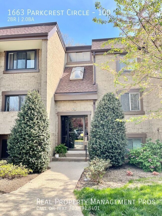 Building Photo - 1663 Parkcrest Cir