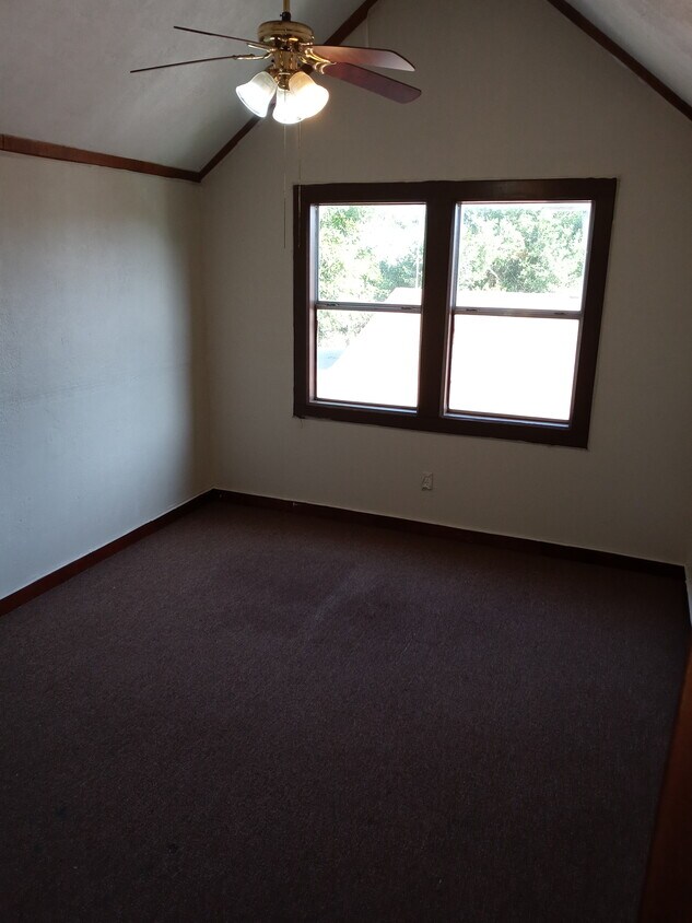 Building Photo - 614 Carlson St