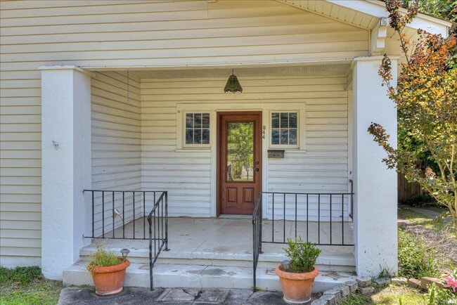 Building Photo - SHORT TERM lease on Historic Home & Ready ...