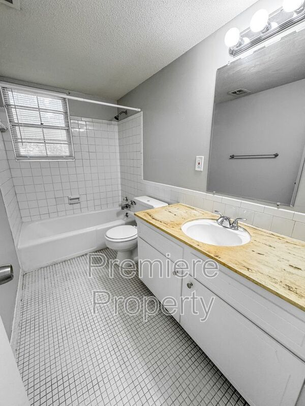 Building Photo - 8616 Countryshire Lane