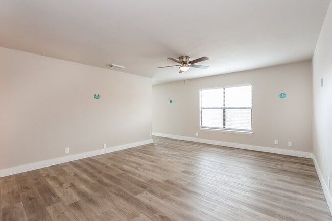 Building Photo - 8042 Swindow Cir