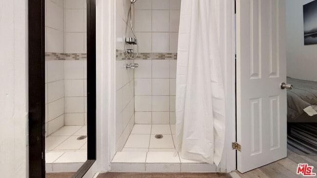 Foto del edificio - 647 W 18th St