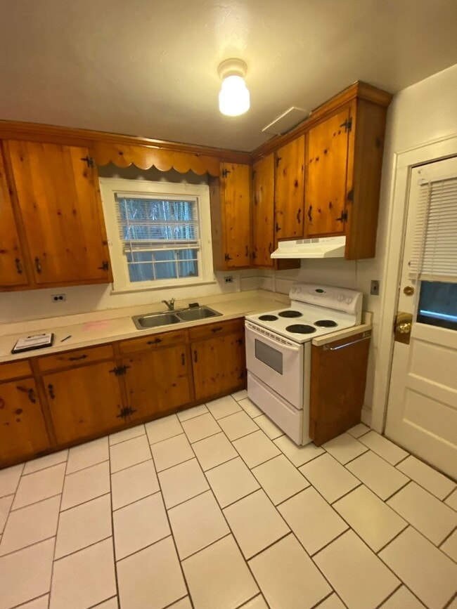 Building Photo - 109 Piedmont Ave N