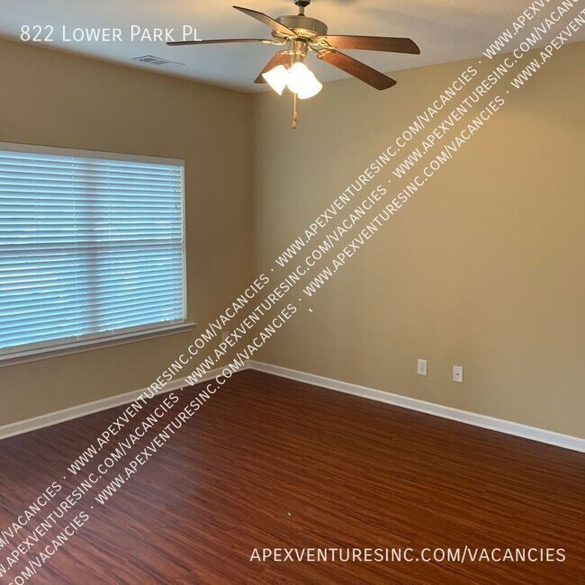 Foto del edificio - 822 Lower Park Pl