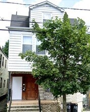 Building Photo - 818 S 18th St