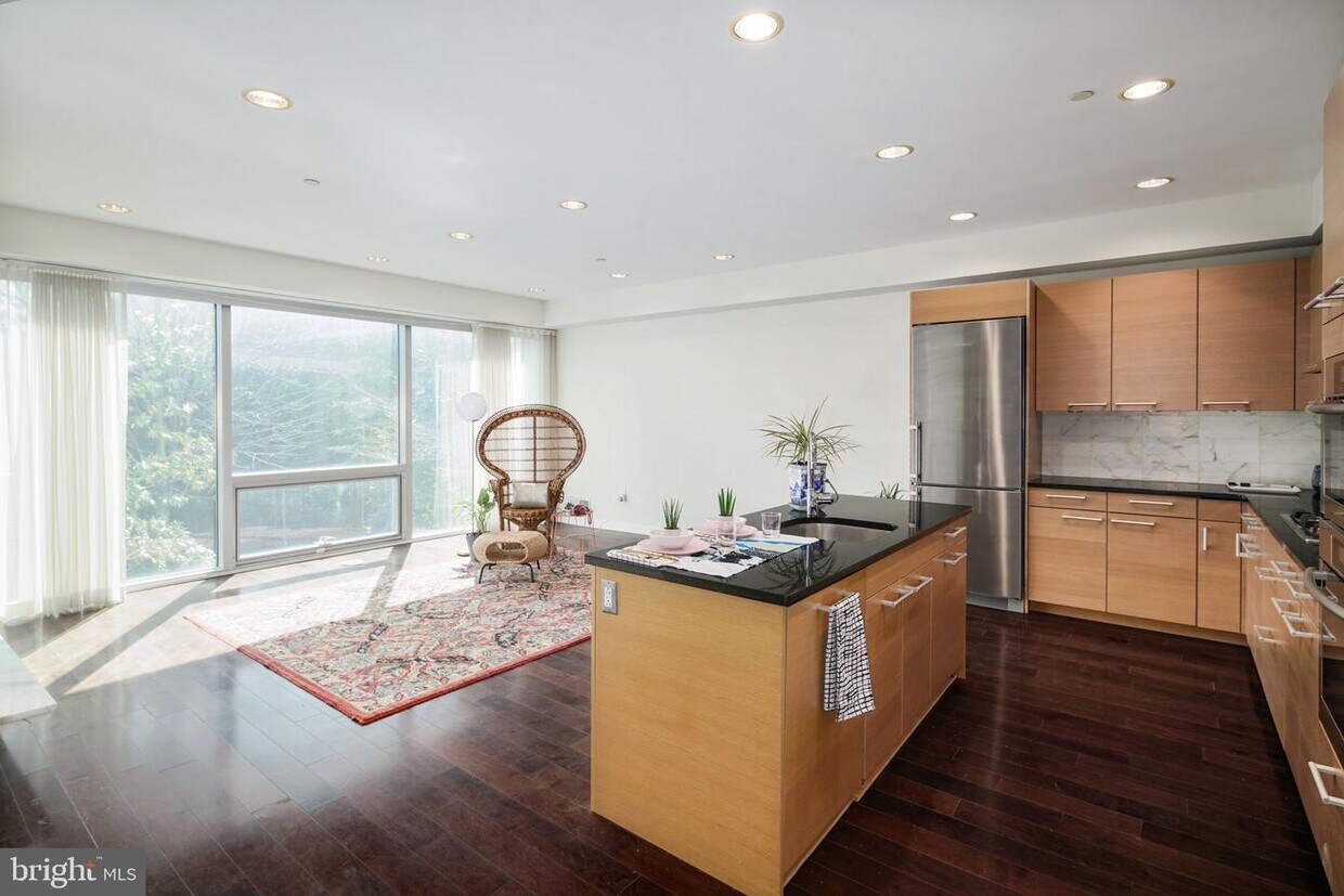 Primary Photo - 122 New St