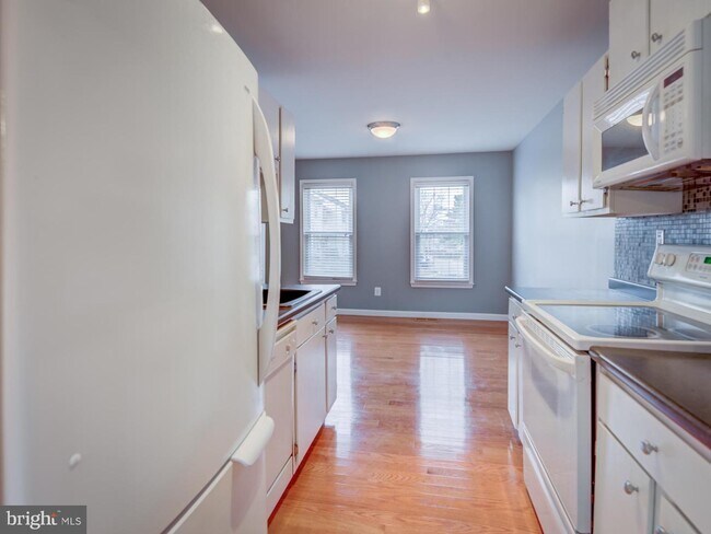 Building Photo - 8203 Stationhouse Ct